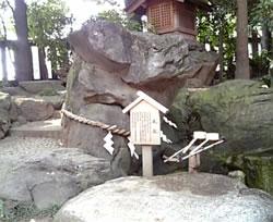 川越氷川神社　戌岩