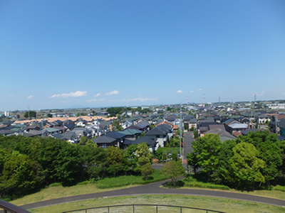 あえて地方色を活かした婚活のススメ。永田公園のシンボルは、富士山をイメージした通称「吉川富士」です。