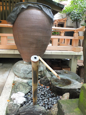 稲荷鬼王神社 本殿 天水琴